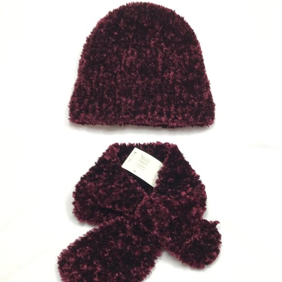 NWT Dillard's  Crochet hat and scarf set - Picture 1 of 9
